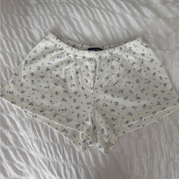 Brandy Melville Pants - NWOT Brandy Melville White Floral Pointelle Keira Pajama Shorts